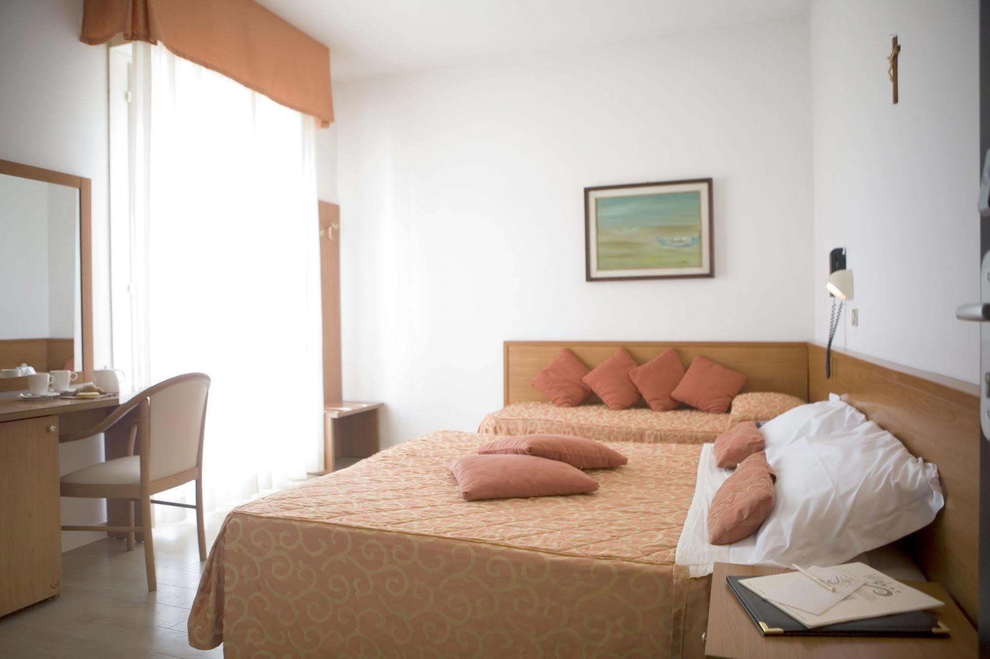 Hotel Tiffany & Resort Cesenatico Exterior photo